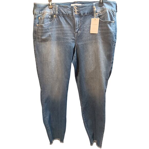 Torrid Denim - Torrid NEW Denim Jeggings 24T Raw Hem Inseam 28" Rise 12"